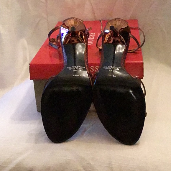 Guess Open Toe Heels - Picture 4 of 4